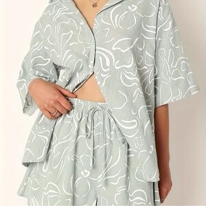 Stylish Petal and Pup Green and White Floral Set NWT med